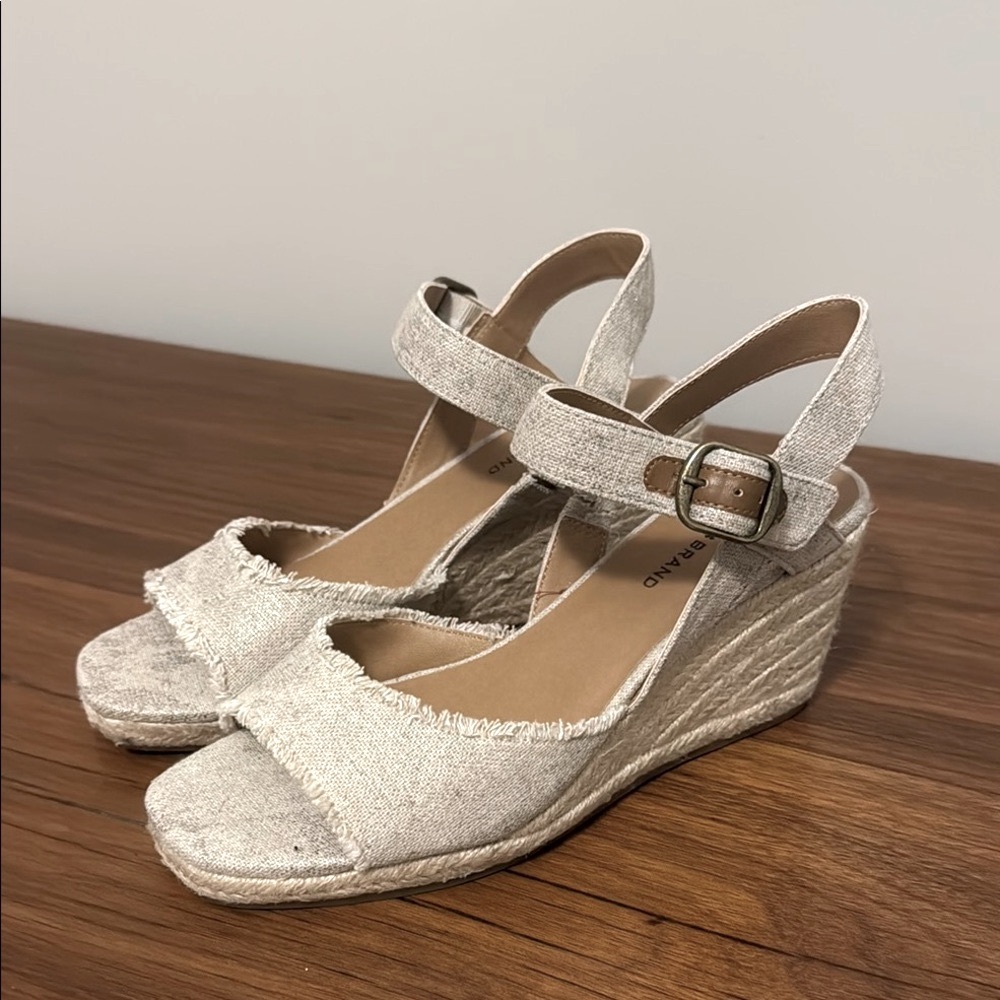 NWT Lucky Brand Mindra Espadrille Wedge Sandal in cream/platinum, Size 7